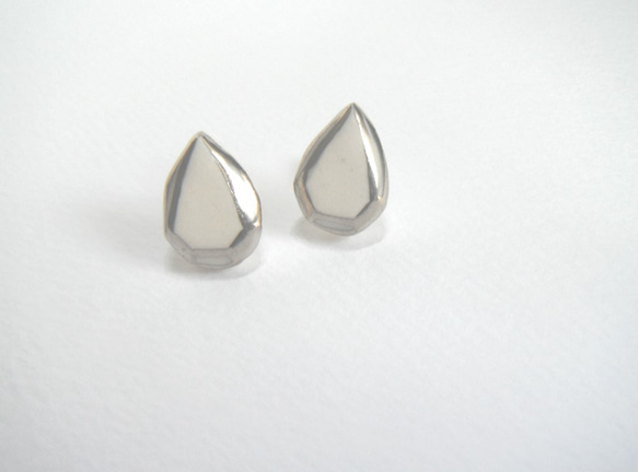 銀彩jewel cut pierce (pairshape 白） 2枚目の画像