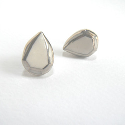 銀彩jewel cut pierce (pairshape 白） 3枚目の画像