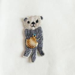 刺繍のブローチ ラッコ ブローチ Pandafactory 通販 4118157｜Creema
