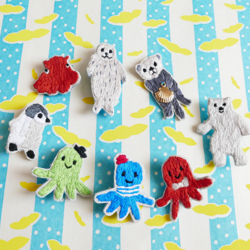 刺繍のブローチ ラッコ ブローチ Pandafactory 通販 4118157｜Creema