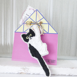 刺繍のストールピン ハチワレ猫 2枚目の画像