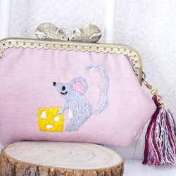 刺繍のネズミがまぐち ネズミとチーズ ピンク 1枚目の画像