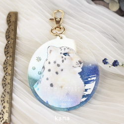 An acrylic key chain that will stare at you.Snow Leopard 第7張的照片