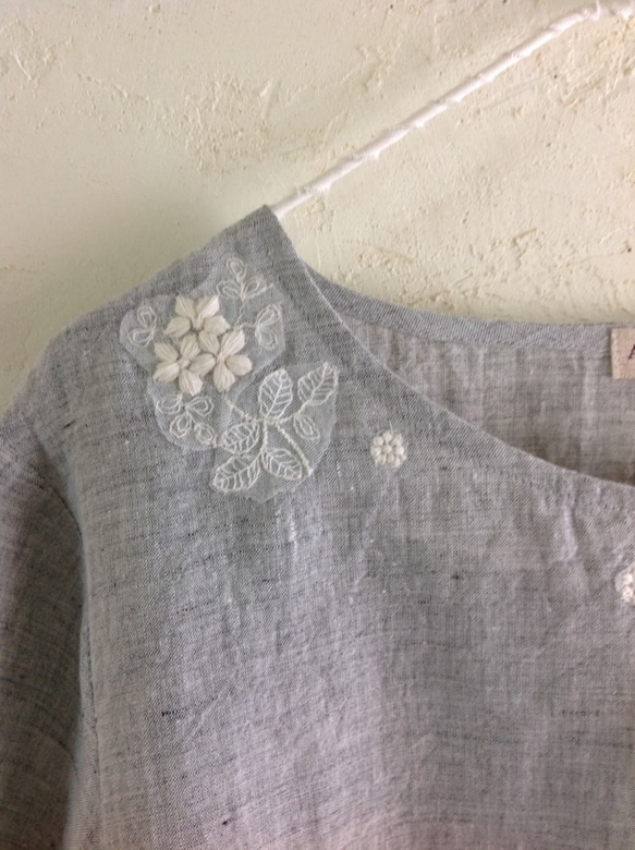 CSSBR1野花と忘れな草の刺繍レースの 遠州織りリネンブラウス 受注製作品 C1532411972(11700円)