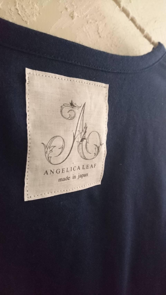 ANGELICALEAFサスティナブル メッセージTシャツ フレンチメッセージ ’Juteme' 長袖 ネイビー 5枚目の画像