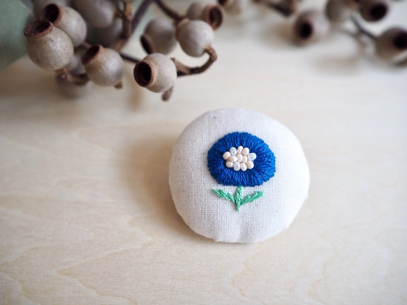 北欧のお花 刺繍 ブローチ2 3枚目の画像