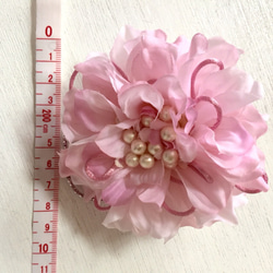 コットンパールのピンクフラワー花コサージュ《定形外郵便送料込》 4枚目の画像