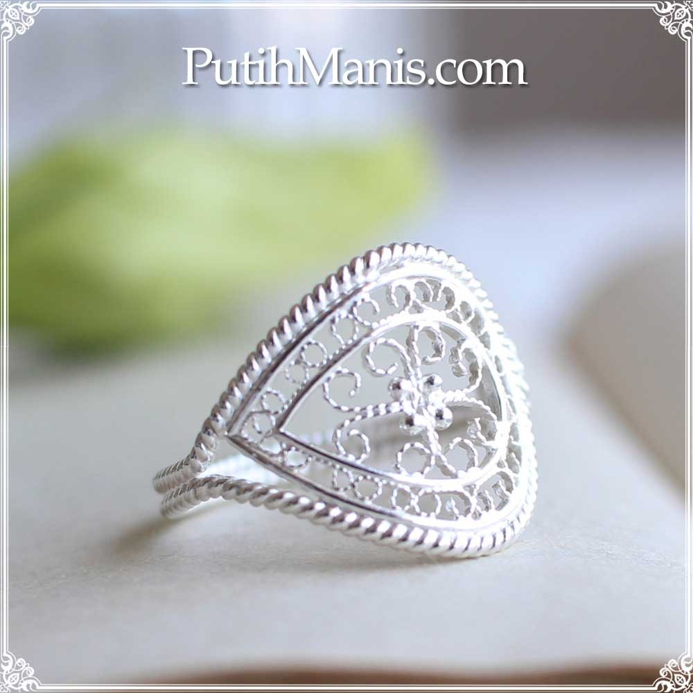 アイアンクロスのフリーサイズ・シルバーリング｜銀線細工の大きなワンポイント【silver925】 [r-26-si]