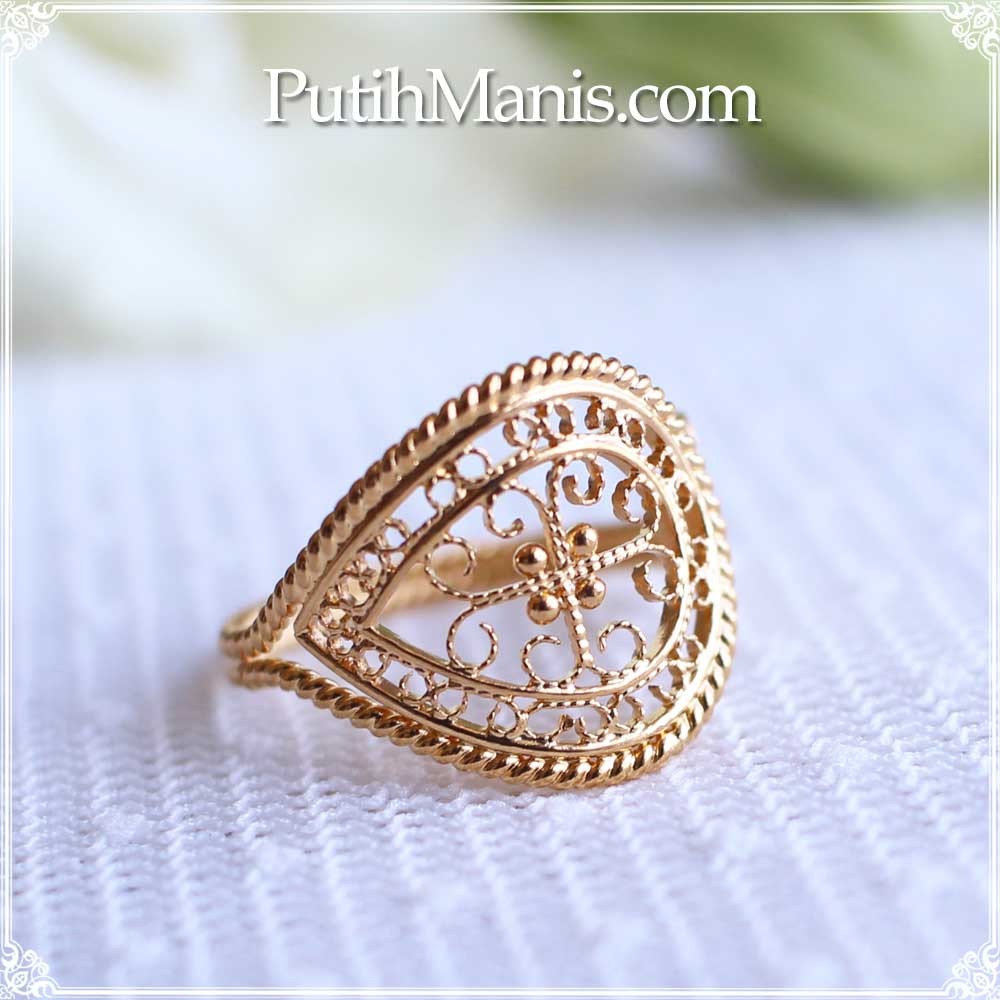 レースのアイアンクロスのフリーサイズリング｜銀線細工　【金属アレルギーの方向けニッケルフリー加工】 [r-26-g]