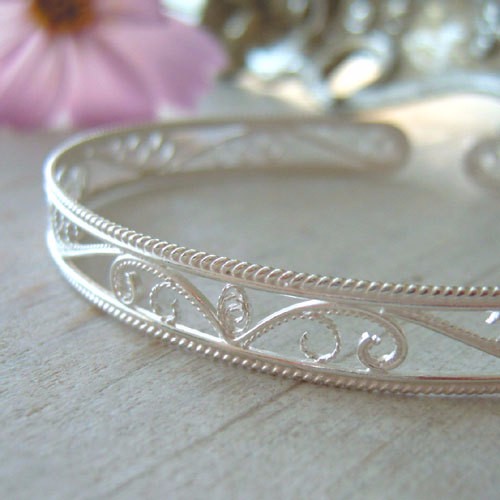 アイアンワークがフレンチアンティーク風なバングル シルバー (b-04-si) 6,660円