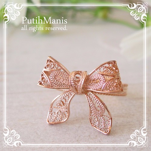 透かし模様が美しいレースのリボンのリング ゴールド(r-01-g) 指輪