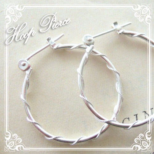 プレーンに極細銀線を巻きつけた細工が美しい25mmフープピアス シルバー (p-06-si)