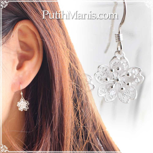 TATIANA☆(silver925) opal floret earring ピアス TATIANA(タチアナ) ピアス(レディース) - 海外通販のBUYMA