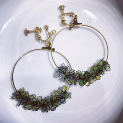 天使的花籃樹脂耳扣【墨綠】 第2張的照片