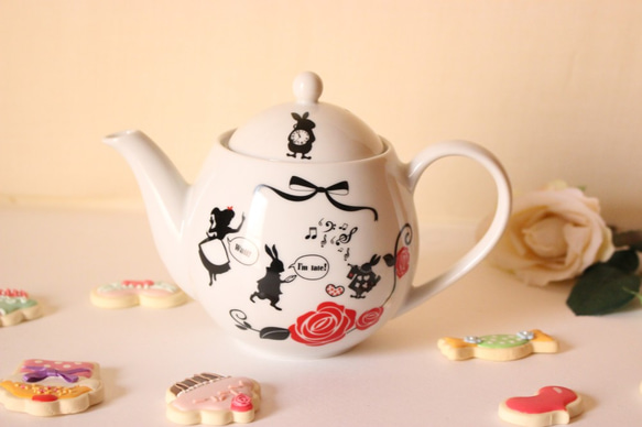 大人かわいいアリス☆不思議の国のアリスのティーポット「ポーセラーツ