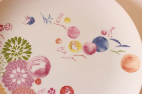お月見うさぎ☆かわいいうさぎと菊の和柄１９㎝プレート「ポーセラーツ」 4枚目の画像