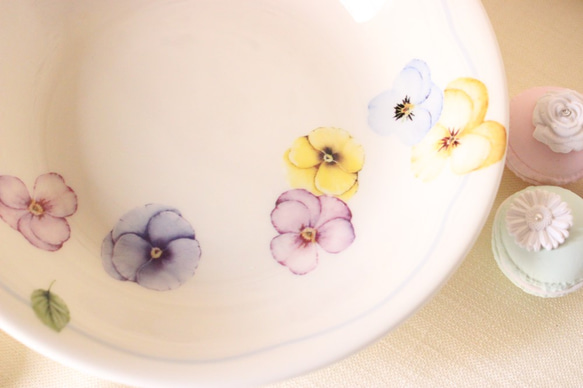 【限定】春風のビオラ☆かわいいビオラの１９㎝パスタ皿（カレー皿）「ポーセラーツ」 3枚目の画像