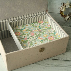 2段ボックス　裁縫箱　道具箱　リバティ　ベッツィー 2枚目の画像