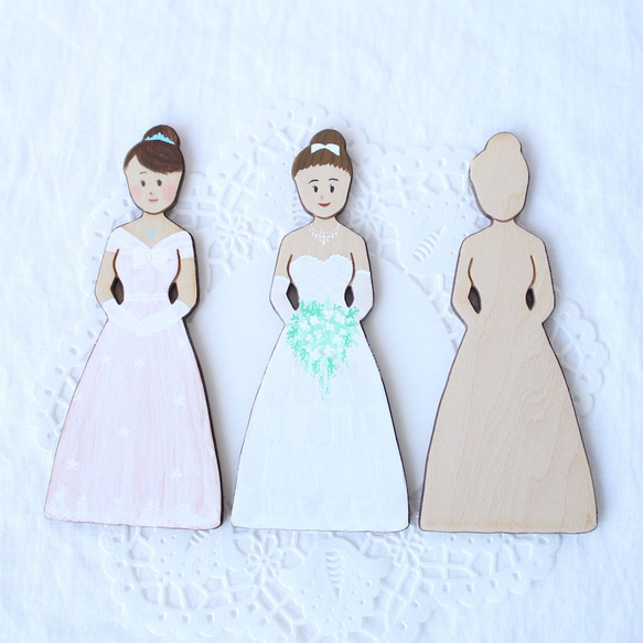 木製花嫁ケーキトッパー＊ふんわりプリンセスドレスのオリジナルペイント仕上げ 3枚目の画像