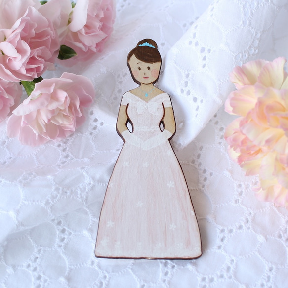 木製花嫁ケーキトッパー＊ふんわりプリンセスドレスのオリジナルペイント仕上げ 4枚目の画像