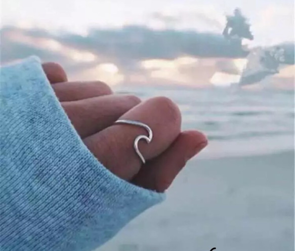 【在庫処分価格】ピンクゴールド ウェーブリング リング 波 指輪 ウェーブ ビーチ アクセサリー 1枚目の画像