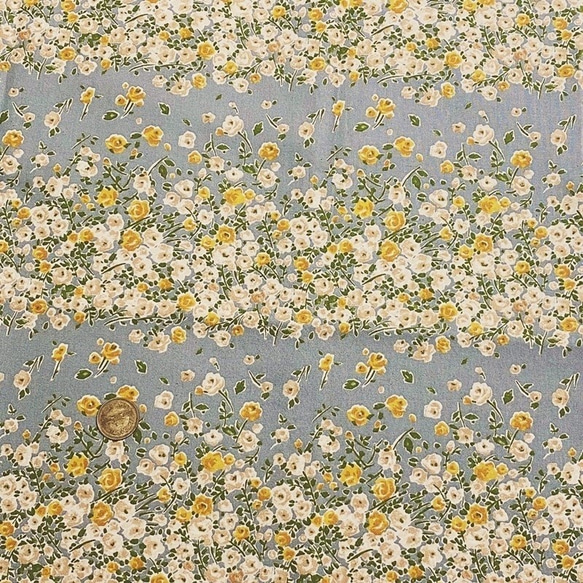 水彩花柄　綿プリント　生地　シーチング　淡いグレー地　110ｘ50ｃｍ     少しレトロな懐かしさと、 爽やかさを合せ 4枚目の画像