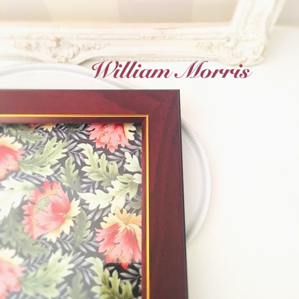 ウィリアムモリス アートパネルウィリアム アンド メイ 葉っぱに囲まれたお花 レッド/グリーン 額装 3枚目の画像