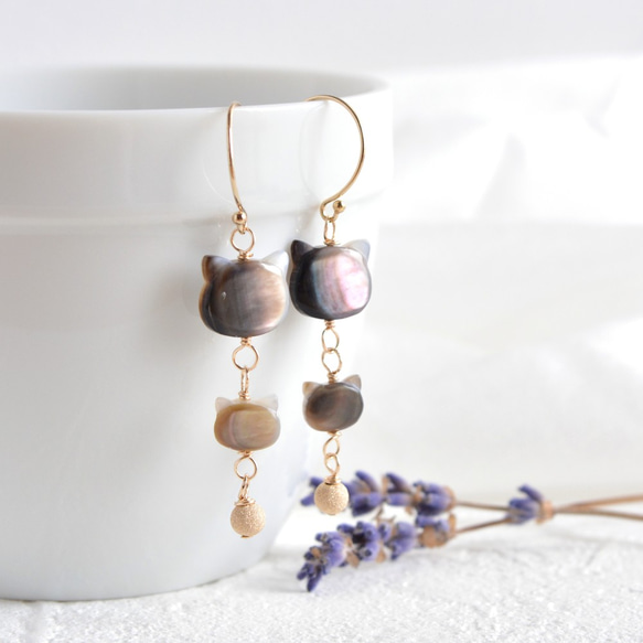 14KGF 猫 ピアス・白 ねこ 黒 ネコ の シェルフックピアス・猫型