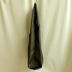 ポリエステルサテンのレジ袋型 肩がけバッグ Lサイズ　ダークカーキ 4枚目の画像