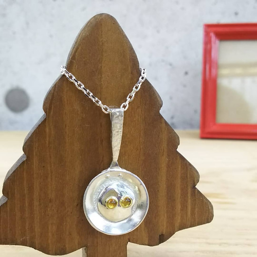 美味しい目玉焼きネックレス ネックレス・ペンダント mutsumi jewelry 