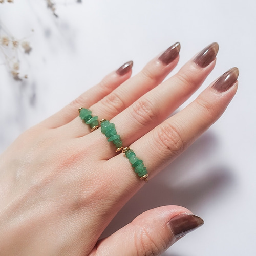 ポメラブ出品（天然石） アフガニスタン産 母岩付きエメラルドの原石（標本）9.8g - cute