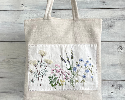 日本製株式会社ドロシー人形、花、バッグ刺繍レース使いコート 日本製株式会社ドロシー人形、花、バッグ刺繍レース使いコート