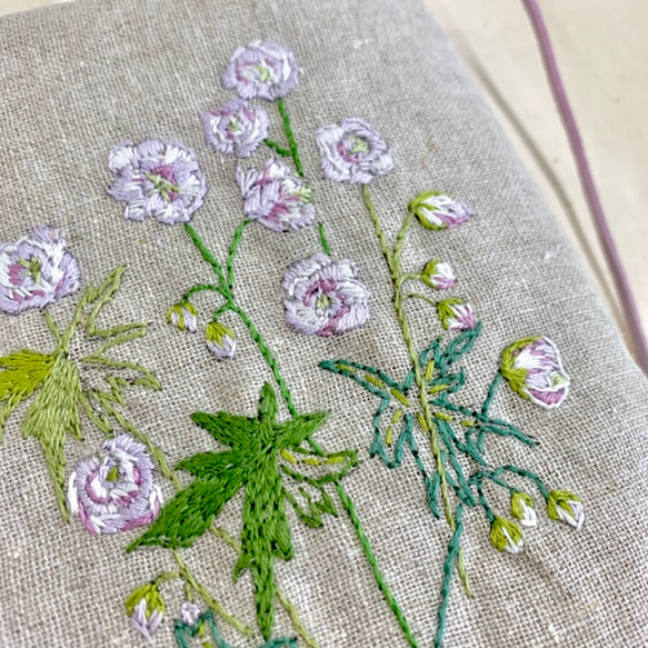 ゲラニウムの刺繍のブックカバー 2枚目の画像