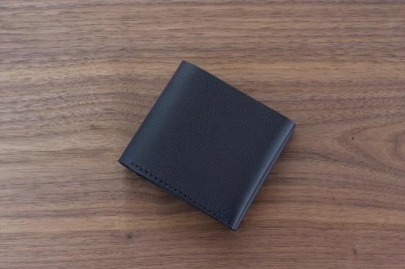 イタリア製牛革のシンプルな二つ折り財布 ／ ネイビー※受注製作 1枚目の画像