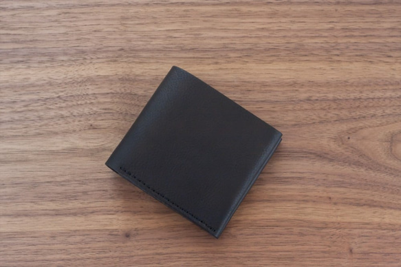 イタリア製牛革のシンプルな二つ折り財布 ／ ブラック※受注製作 1枚目の画像