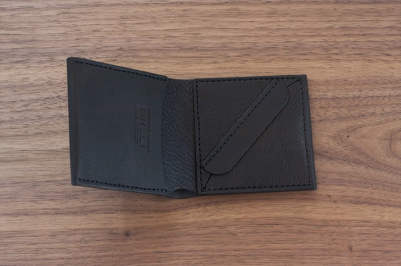 イタリア製牛革のシンプルな二つ折り財布 ／ ブラック※受注製作 5枚目の画像