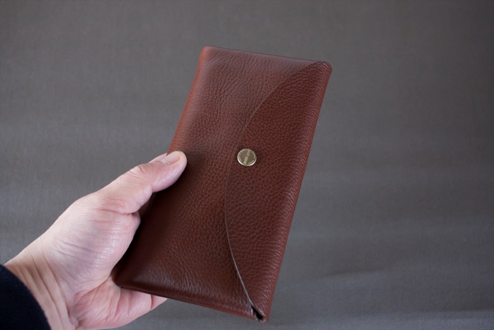 イタリア製牛革のシンプルな大きめ長財布 / ダークブラウン※受注製作