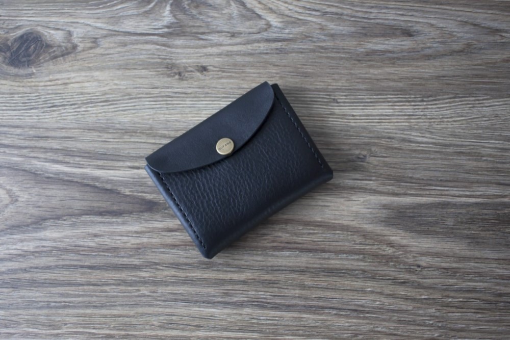 イタリア製牛革のコンパクト財布 M  ／ ブラック※受注製作