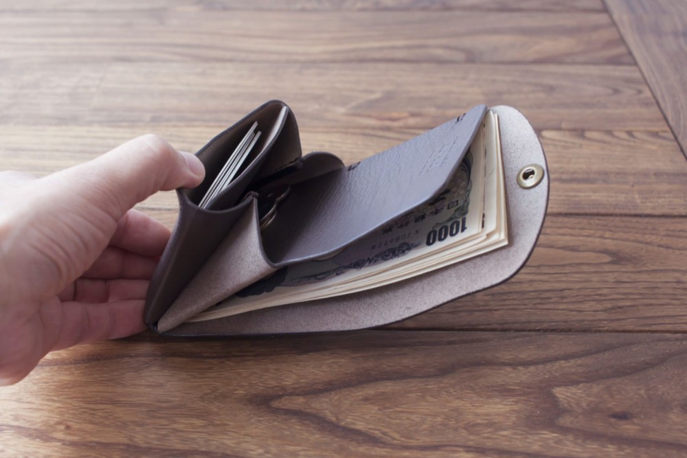 イタリア製牛革の二つ折り財布 １／ グレー※受注製作