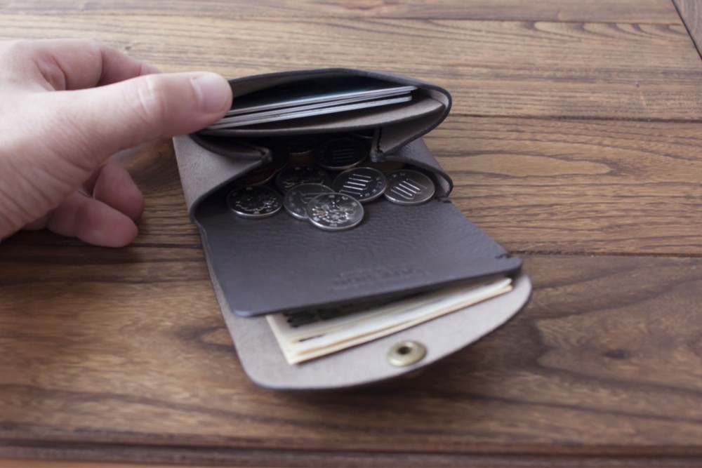 イタリア製牛革の二つ折り財布 １／ グレー※受注製作