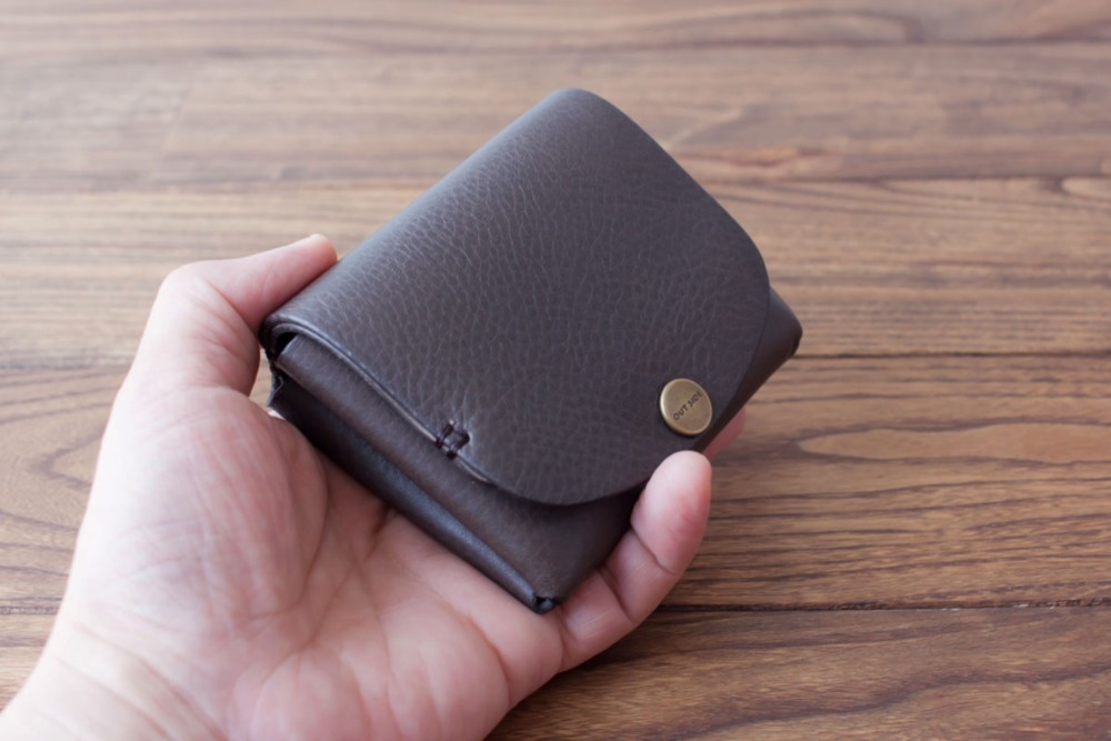 イタリア製牛革の二つ折り財布 １／ グレー※受注製作