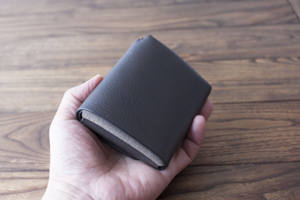 イタリア製牛革の二つ折り財布 １／ グレー※受注製作