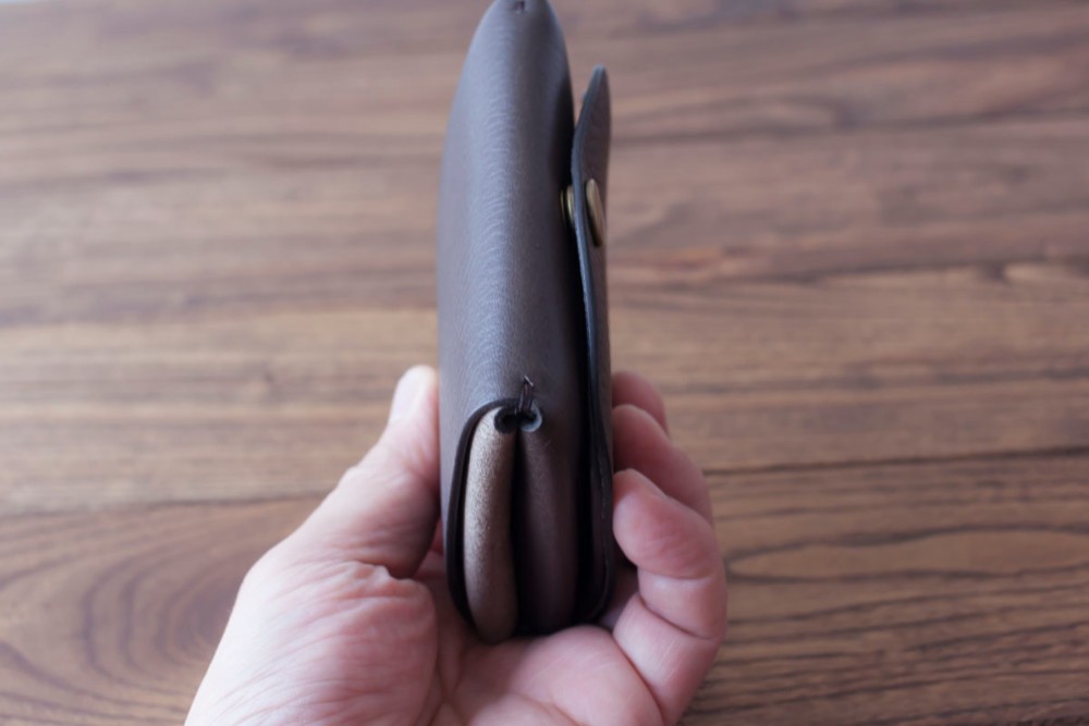 イタリア製牛革の二つ折り財布 １／ グレー※受注製作