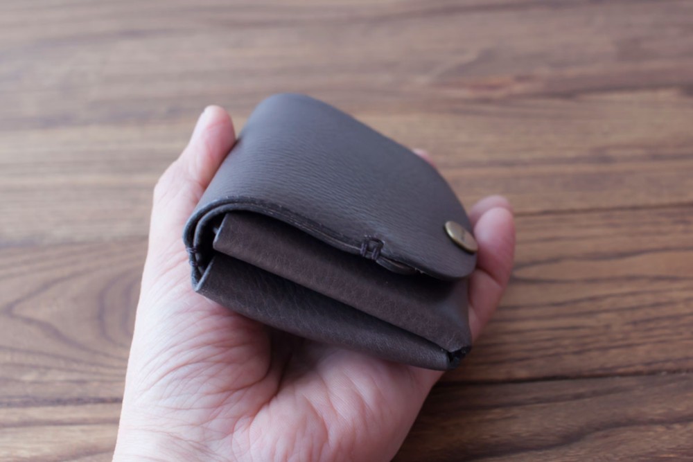 イタリア製牛革の二つ折り財布 １／ グレー※受注製作