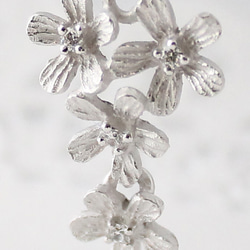 Petit fluer pierce (four/rhodium plating) 第2張的照片