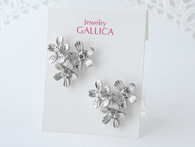 Petit fluer pierce ( three/rhodium plating)