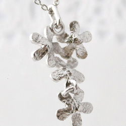 Petit fluer necklace T (rhodium plating) 第3張的照片