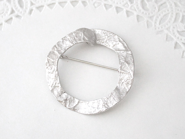 Circle brooch (rhodium plating)【受注制作】