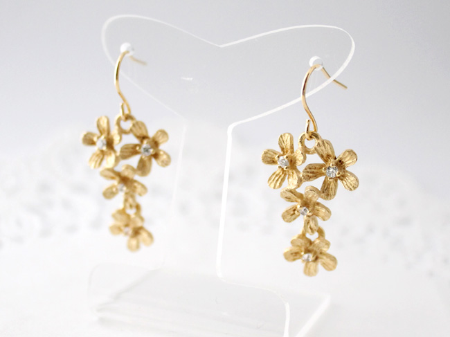 Petit fluer pierce (four/gold plating)