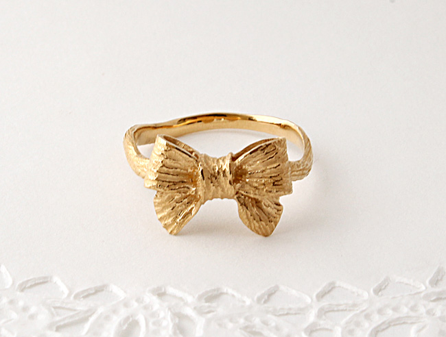 リボンリング（ゴールドカラー）